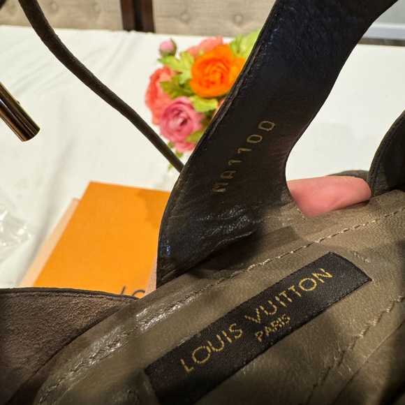 New & Authentic Louis Vuitton Leather Gladiator sandals - Picture 14 of 14